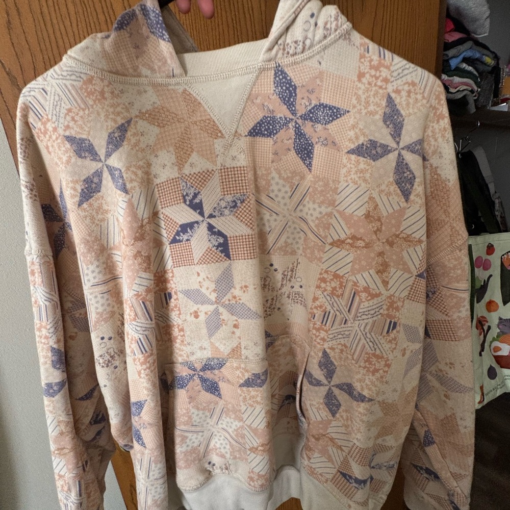 American Eagle Outfitters Cream and Purple Sweater with Floral Design